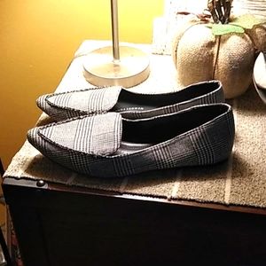 Cute houndstooth flats!